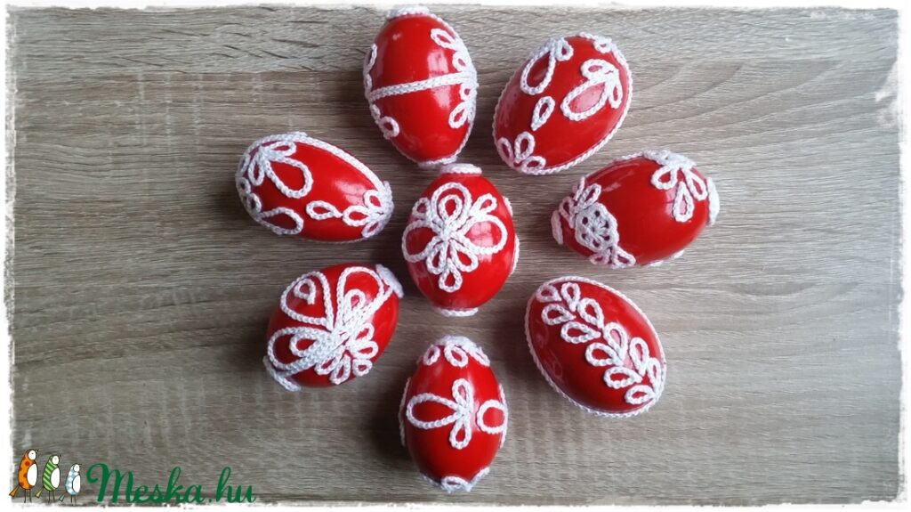 Piros húsvéti tojások, locsolóversért cserébe